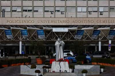 Image for Vatican cancels Pope Francis' weekend engagements - statement