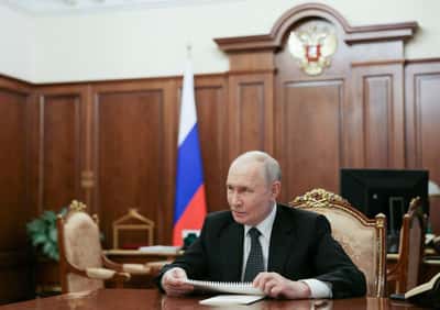 Image for Putin lifts recent deposit restrictions from foreign nationals, firms' Russia-based branches