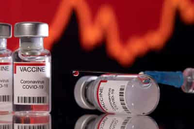 Image for FDA advisers back the same COVID vaccine for initial shots, boosters