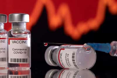Image for FDA advisers back the same COVID vaccine for initial shots, boosters