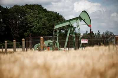 Image for Oil nudges up after Russia-Ukraine tensions escalate