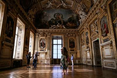 Image for Louvre's Apollo Gallery reopens with no jewelry on display after heist