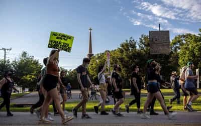 Image for U.S. abortion ruling ignites legal battles over state bans