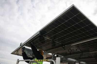 Image for Italy falling behind 2030 energy transition targets, report says
