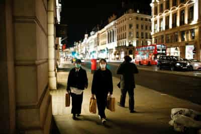 Image for British health officials warn of difficult winter with flu and COVID