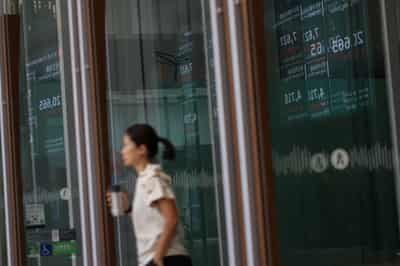Image for Chipmakers put pressure on equity indexes globally, oil dips