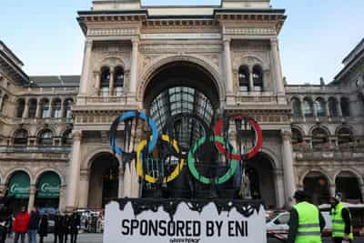 Image for Olympics-Torch arrives in Milan to cheers and protests