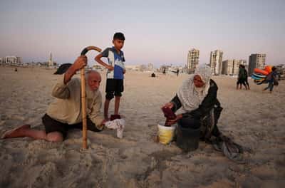 Image for In Gaza, a mother's hunt for water lays bare a worsening health crisis