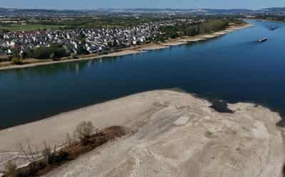 Image for Rhine water sinks to another record low and transport shifts to land