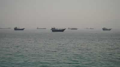 Image for Trump says Iran war deal close as Strait of Hormuz tensions linger