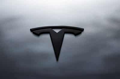 Image for France starts tests on Tesla's self-driving tech