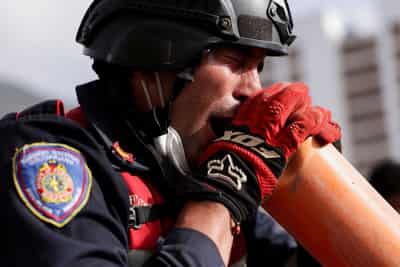 Image for Venezuela welcomes 1,600 foreign rescuers in urgent search for quake survivors