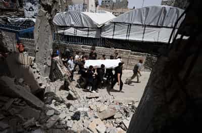 Image for Israeli strikes kill four people in Gaza, medics say