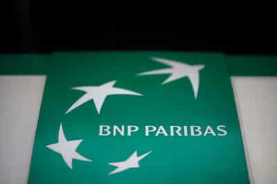 Image for BNP Paribas signs deal to buy HSBC private banking unit in Germany