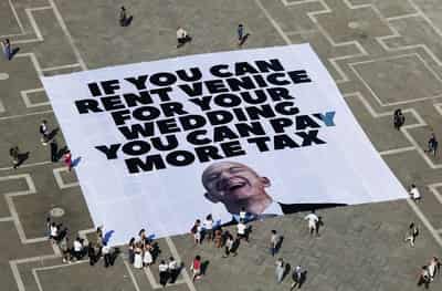 Image for Greenpeace joins protests against gala Bezos wedding in Venice