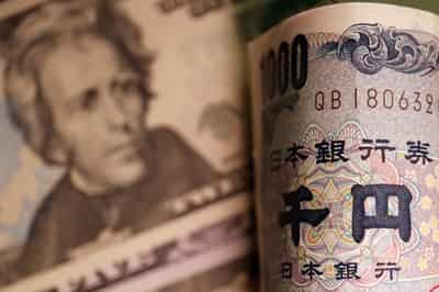 Image for Dollar hits new 40-year high versus yen, euro softer after ECB stands pat on rates