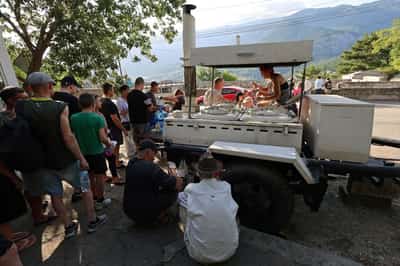 Image for Crimean families queue for hot meals as Ukraine hits power supply