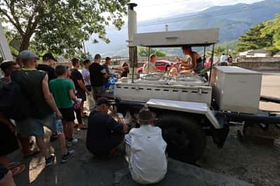 Image for Crimean families queue for hot meals as Ukraine hits power supply