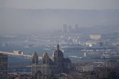 Image for France battles smouldering fire near Marseille, warns of flare-ups