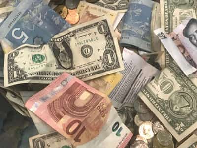 Image for Safe-haven currencies supported on signs on weakening economic sentiment