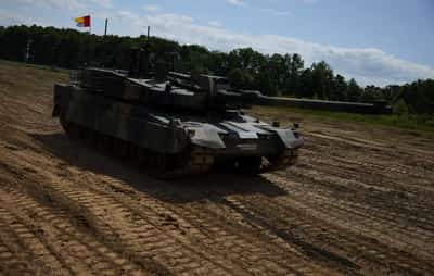 Image for Poland signs contract to buy more South Korean battle tanks