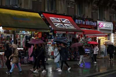 Image for Bank of England seeks to stem bond market turmoil after tax cut storm