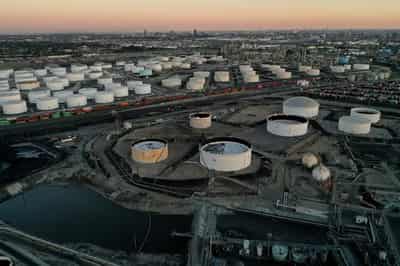 Image for Oil little changed as market weighs mixed drivers