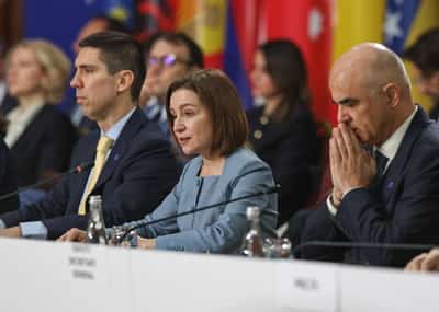 Image for Moldovan leaders decry Russian move on citizenship for separatist region