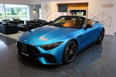 Image for Mercedes to step up cost cuts after earnings halve