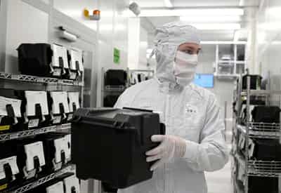 Image for German auto industry plans temporary chip information platform to ease supply risks