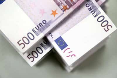 Image for Analysis-Euro peers over the cliff at dollar parity as recession looms