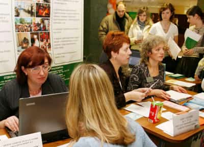 Image for Russia jobless rate stays at record low of 3.9% in July