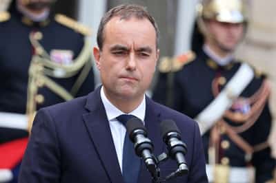 Image for Fitch downgrade casts shadow over new French prime minister's budget battles