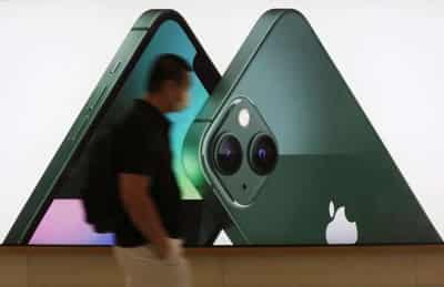 Image for Apple faces lukewarm demand in China after quarterly revenue drop -analysts