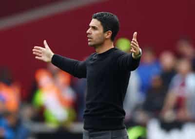 Image for Soccer-Jittery Arsenal losing their grip with summit in sight