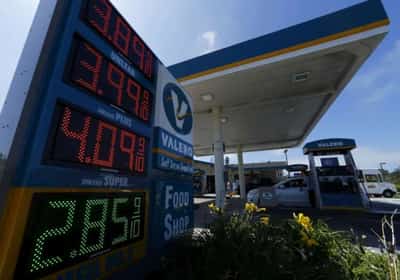 Image for Barclays sees crude surplus in near-term, cuts Brent price view