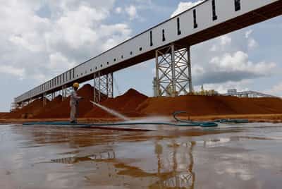 Image for Aluminium premium hits record in US on tariffs, global squeeze