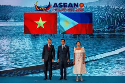 Image for Philippines, Vietnam upgrade ties, say South China Sea peace 'non-negotiable'