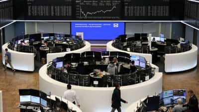 Image for European shares hit two-week low as dismal earnings add to risk-off mood