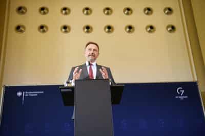 Image for German tax revenues fall in August for first time this year