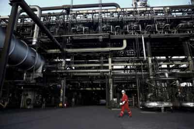 Image for Exclusive – PDVSA pauses oil-for-debt shipments to Europe, wants product swaps