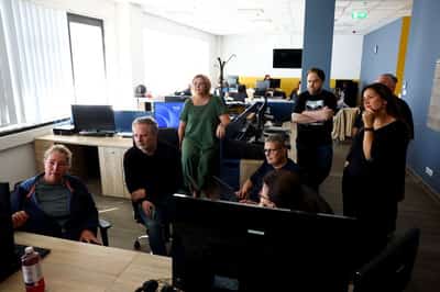 Image for Bestselling Hungarian newspaper shut down under Orban relaunches online