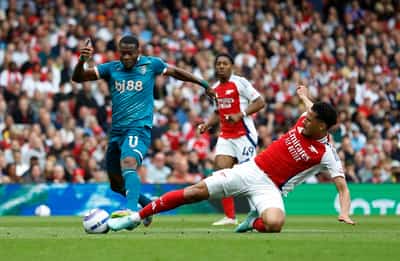 Image for WRAPUP 1-Soccer-Bournemouth stun Arsenal, Aston Villa improve Champions League hopes