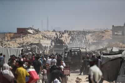 Image for Trump says many are starving in Gaza, vows to set up food centres