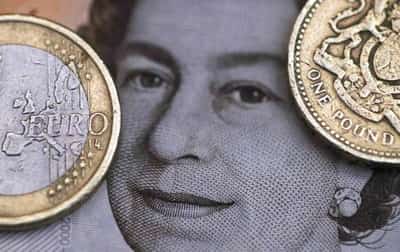 Image for Sterling loses steam as traders turn to safe-haven currencies