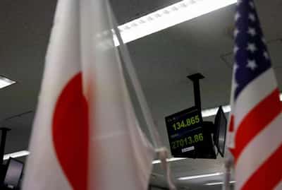 Image for Dollar higher as risky assets tumble; yen rebounds from 1998 lows