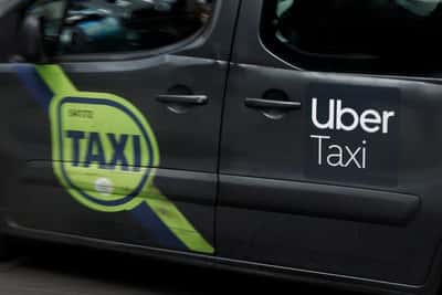 Image for Uber wins bid to throw out UK mass lawsuit by black cab drivers