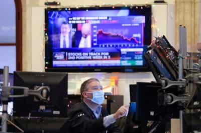 Image for Global shares fall, U.S. Treasury yields rise after dovish Fed minutes
