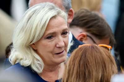 Image for Far-right Le Pen and hard-left Melenchon seen reaching French presidential run-off, poll shows