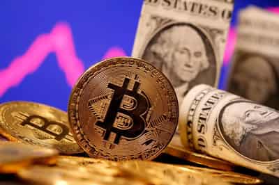 Image for Buyers beware as &#8220;altcoin&#8221; frenzy bruises bitcoin